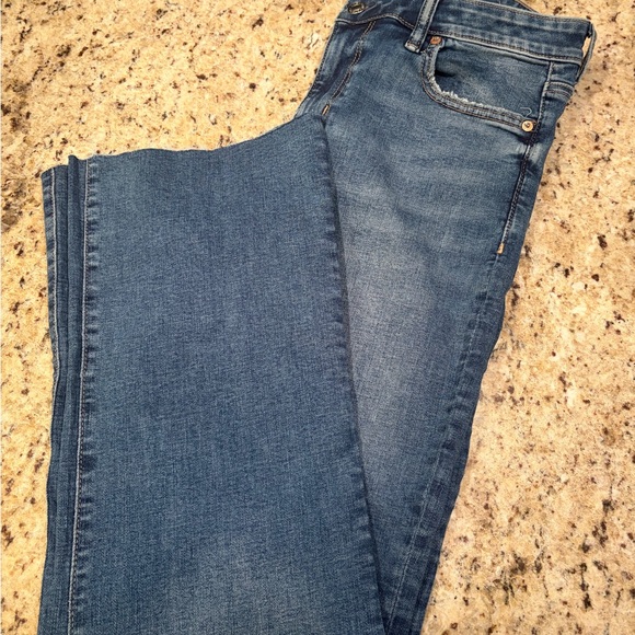 American Eagle Hi Rise Kick Boot Crop Blue Denim Jeans - Picture 2 of 4